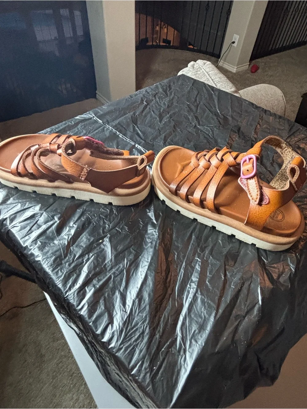 wonder nation Brown Strappy Girls Sandals with Pink Buckle Size 7 Spring Summer